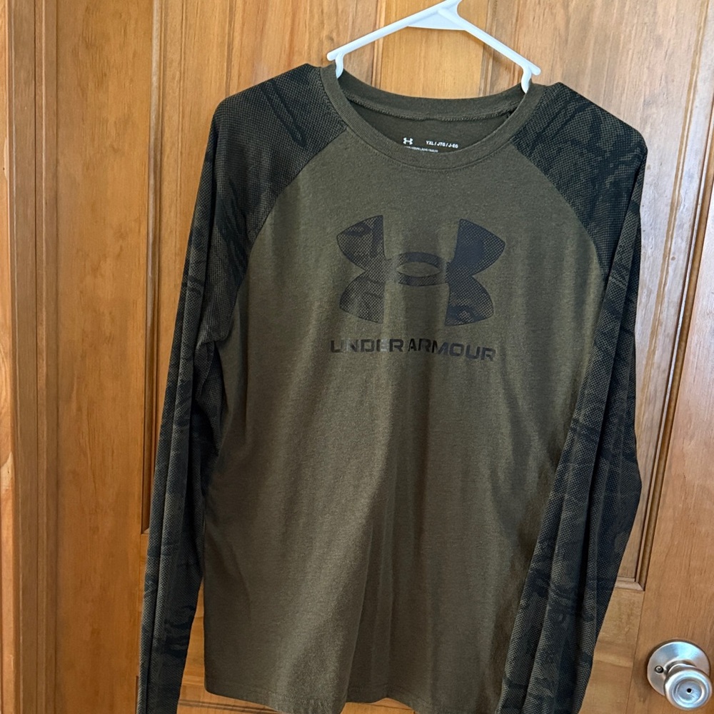 Under Armour Youth XL- Green and Black Long Sleeve Shirt